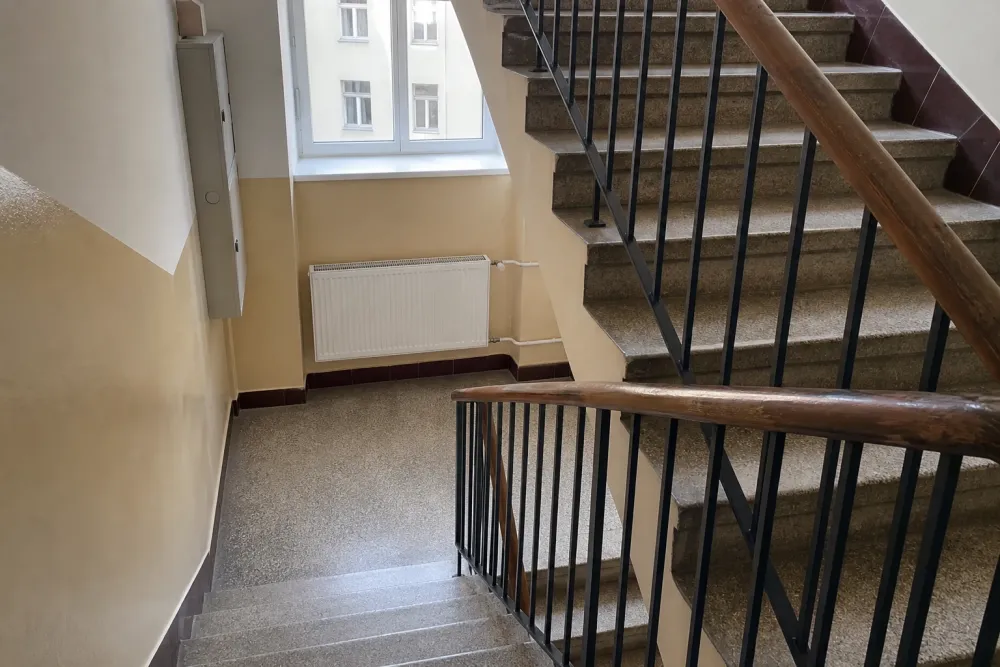 Schodiště a trasy bez vizuálního šumu